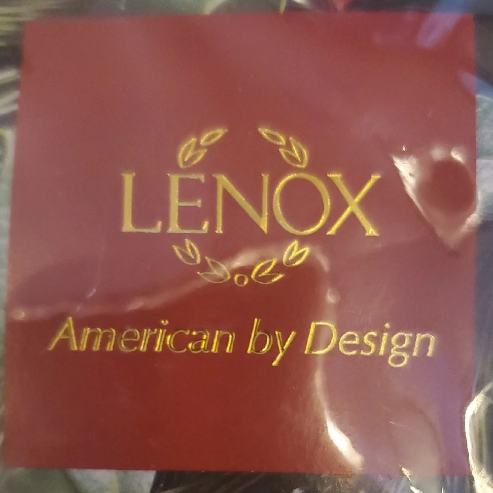 Lenox Burgundy and Gold Tablecloth - Picture 2 of 4